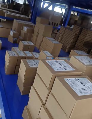 Siemens 3TF6844-0CM7 vacuum contactor AC-3e/AC-3 630 A, 335 kW / 400 V, Ue 690 V, 3-pole, Uc: 230-276 V AC(50/60 Hz) drive: conventional auxiliary contacts 4 NO + 4 NC